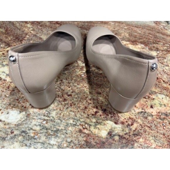 DONALD J. PLINER Corin Beige Leather  block heels SZ 9 1/2M - Picture 5 of 14